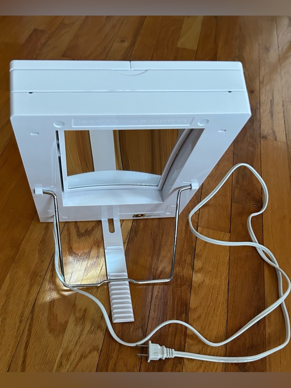 JERDON First Class Lighted Tri-Fold Makeup Mirror - White 5x - Picture 6 of 13